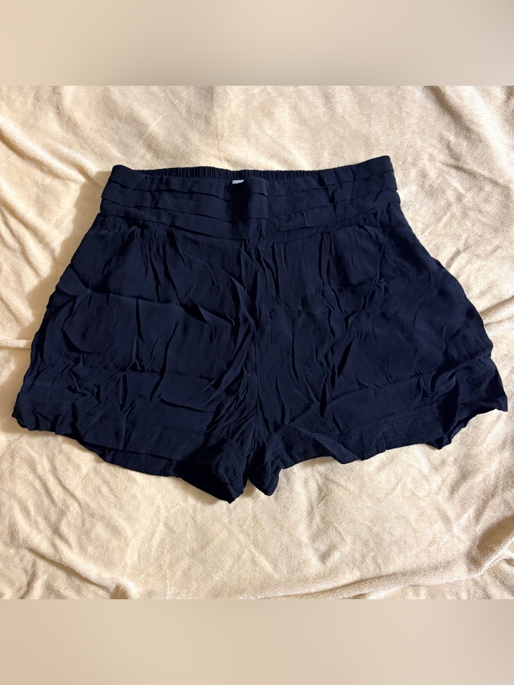 Kimchi Blue Black Pleated High-Rise Leisure Shorts Elastic Waist Women's Size L